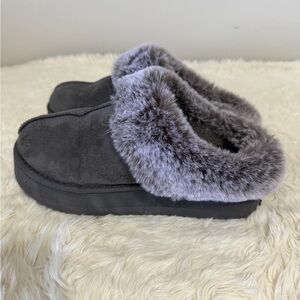Jessica Simpson Gray Faux Fur Platform Slippers